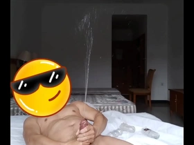 小宾馆里玩屌手淫潮吹喷泉潮喷潮射