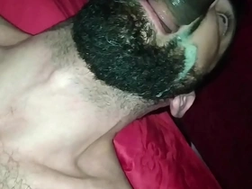 Garganta profunda do puto com gozando, pau e leite de negro