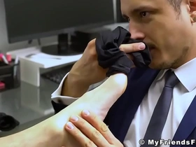 Muscular hunk skyy knox foot worshiped by his buddy in suit