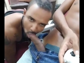 Deu perdido na mulher e veio jogar game me deu de mamar e comeu meu rabo