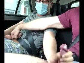 Putaria no banco de trás do uber com o passageiro que compartilhou a viagem com dotado